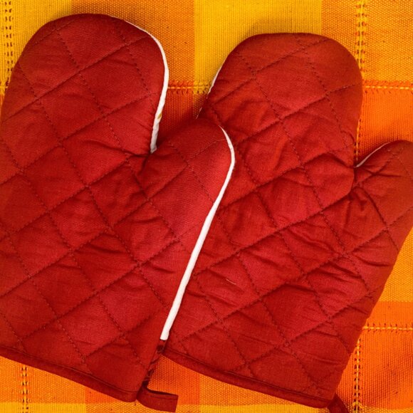 Pair of fall themed oven mitts, Fall Decor, Thanksgiving Oven Mitts, Pot Holder - Picture 2 of 4